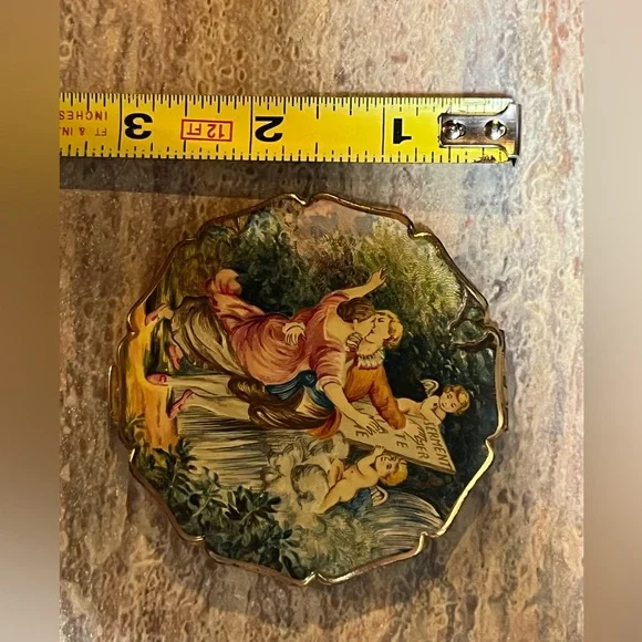 Vintage Stratton Romantic Sermon Makeup Compact - Picture 9 of 13